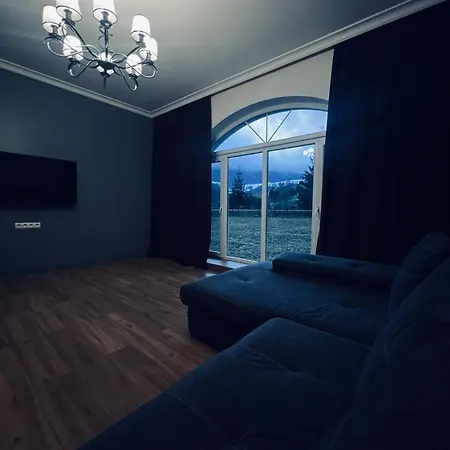 сімейна хата *